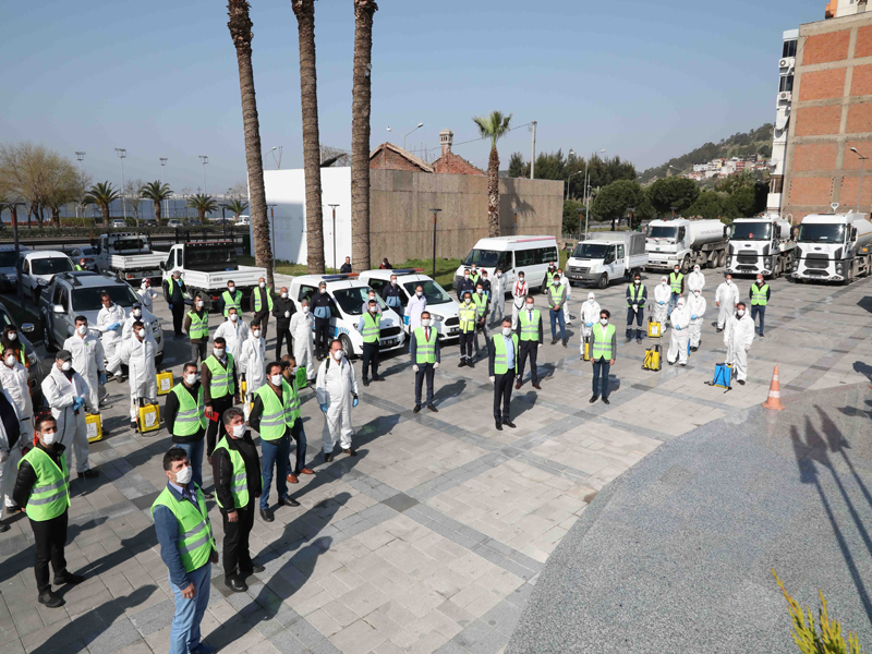 Bayraklı’da 24 mahalleye 2100 ton dezenfektan